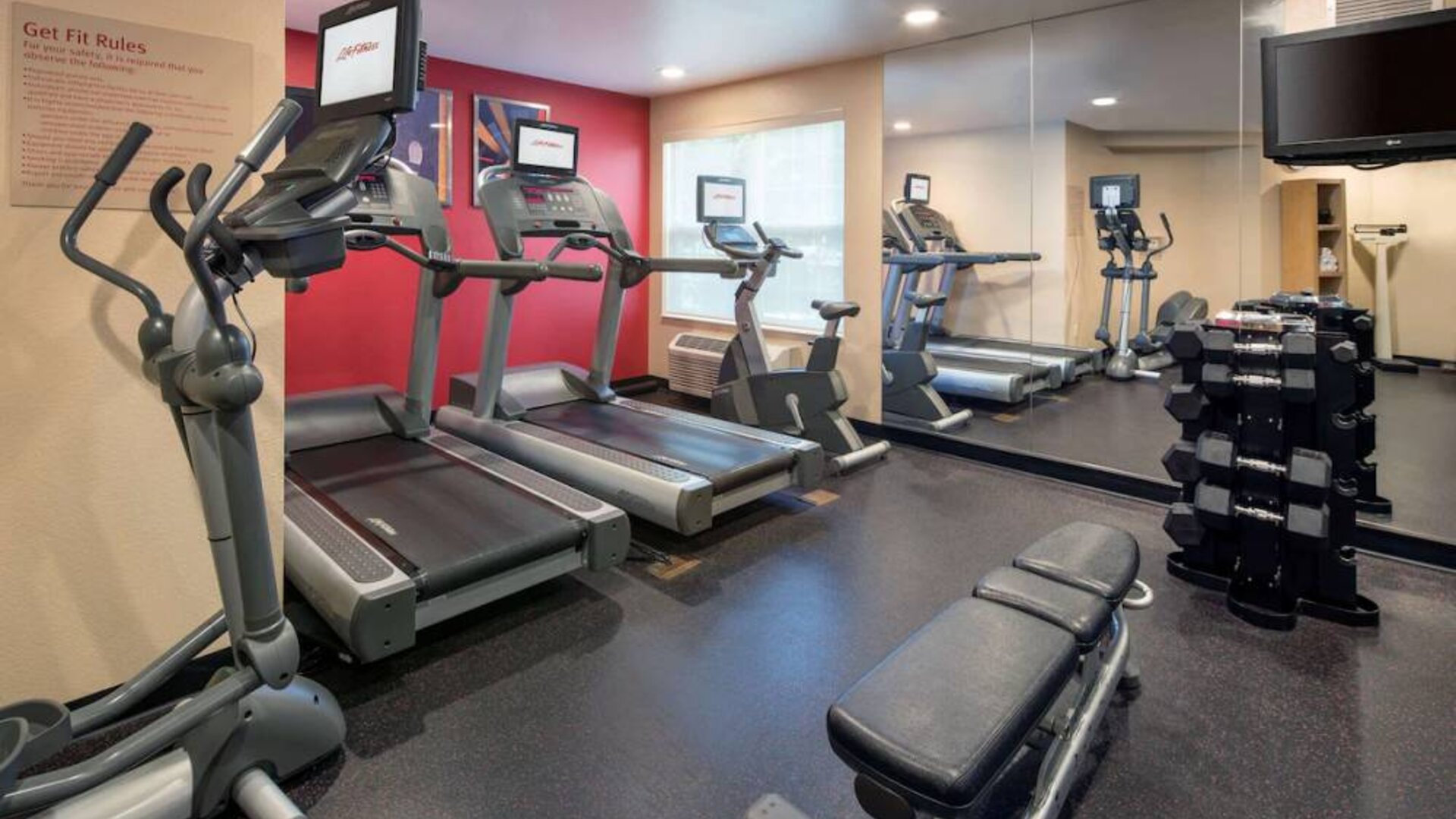 Sonesta Simply Suites Seattle Renton’s fitness center has a widescreen TV, racks of free weights, and exercise machines including treadmills and an elliptical.