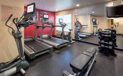 Sonesta Simply Suites Seattle Renton’s fitness center has a widescreen TV, racks of free weights, and exercise machines including treadmills and an elliptical.