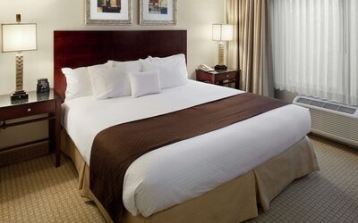 DoubleTree by Hilton Charlotte Airport