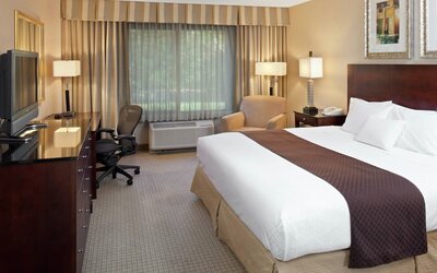 DoubleTree by Hilton Charlotte Airport