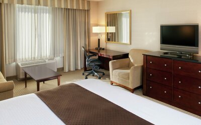 DoubleTree by Hilton Charlotte Airport