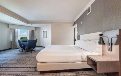 DoubleTree by Hilton South Charlotte Tyvola