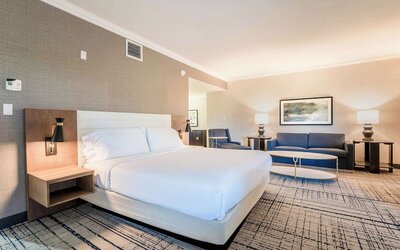 DoubleTree by Hilton South Charlotte Tyvola