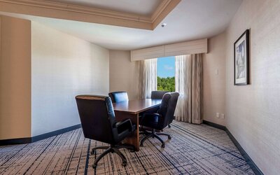 DoubleTree by Hilton South Charlotte Tyvola