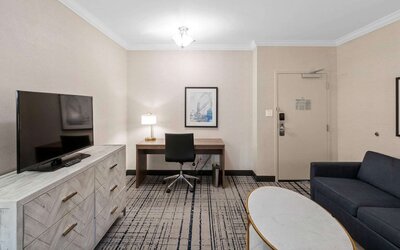 DoubleTree by Hilton South Charlotte Tyvola