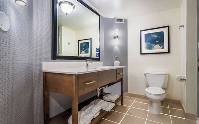 DoubleTree by Hilton South Charlotte Tyvola