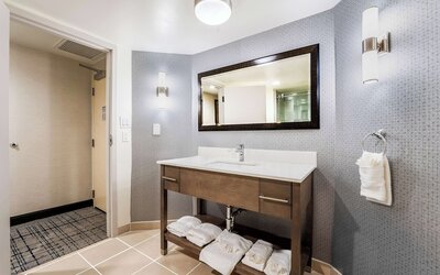 DoubleTree by Hilton South Charlotte Tyvola