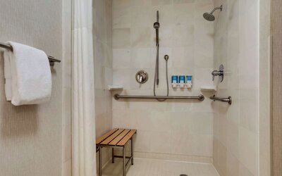 Drury Inn & Suites Charlotte Northlake