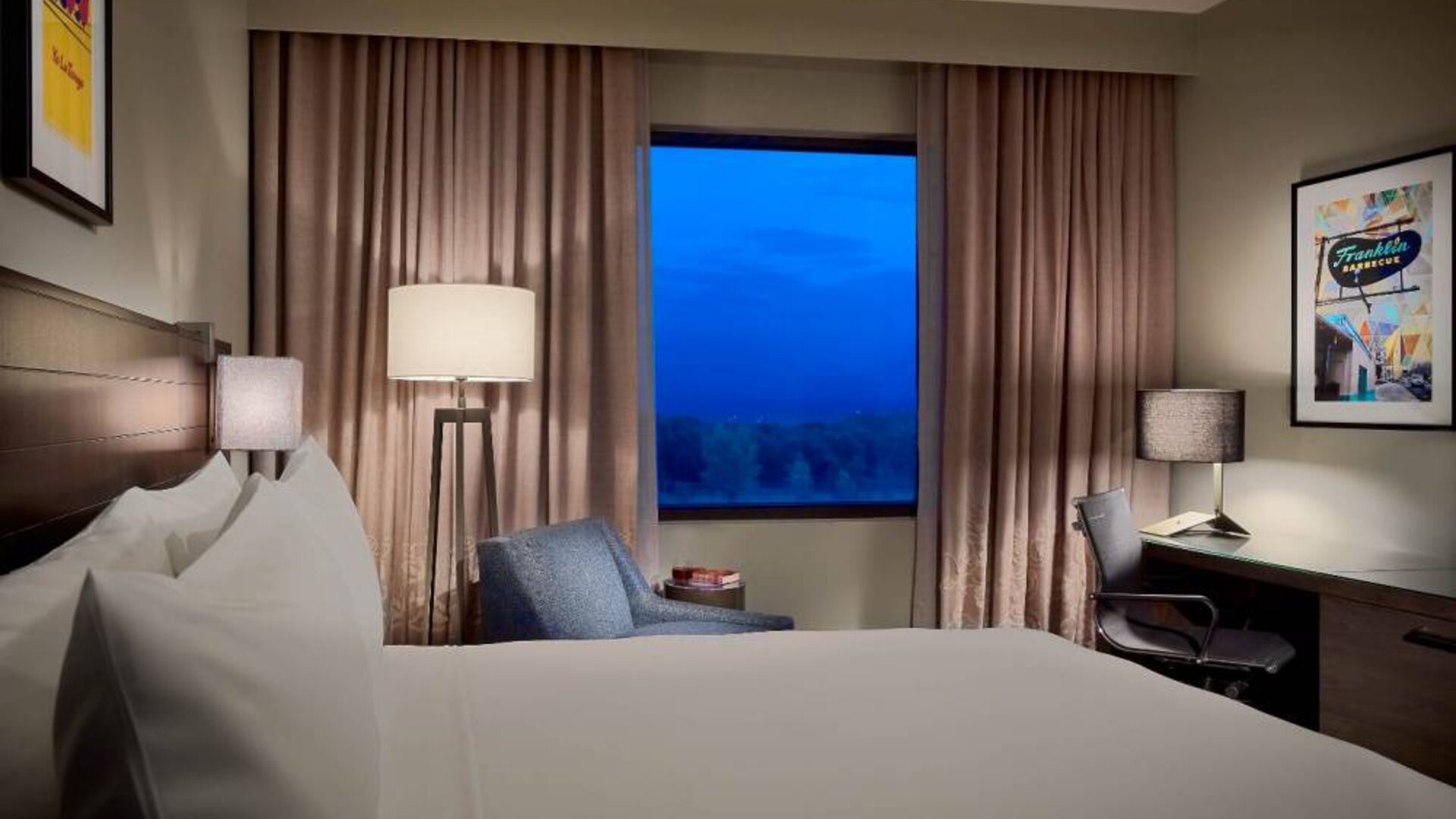 Double bed guest room in Sonesta Bee Cave Austin, with a window and workspace desk, lamp, and chair.