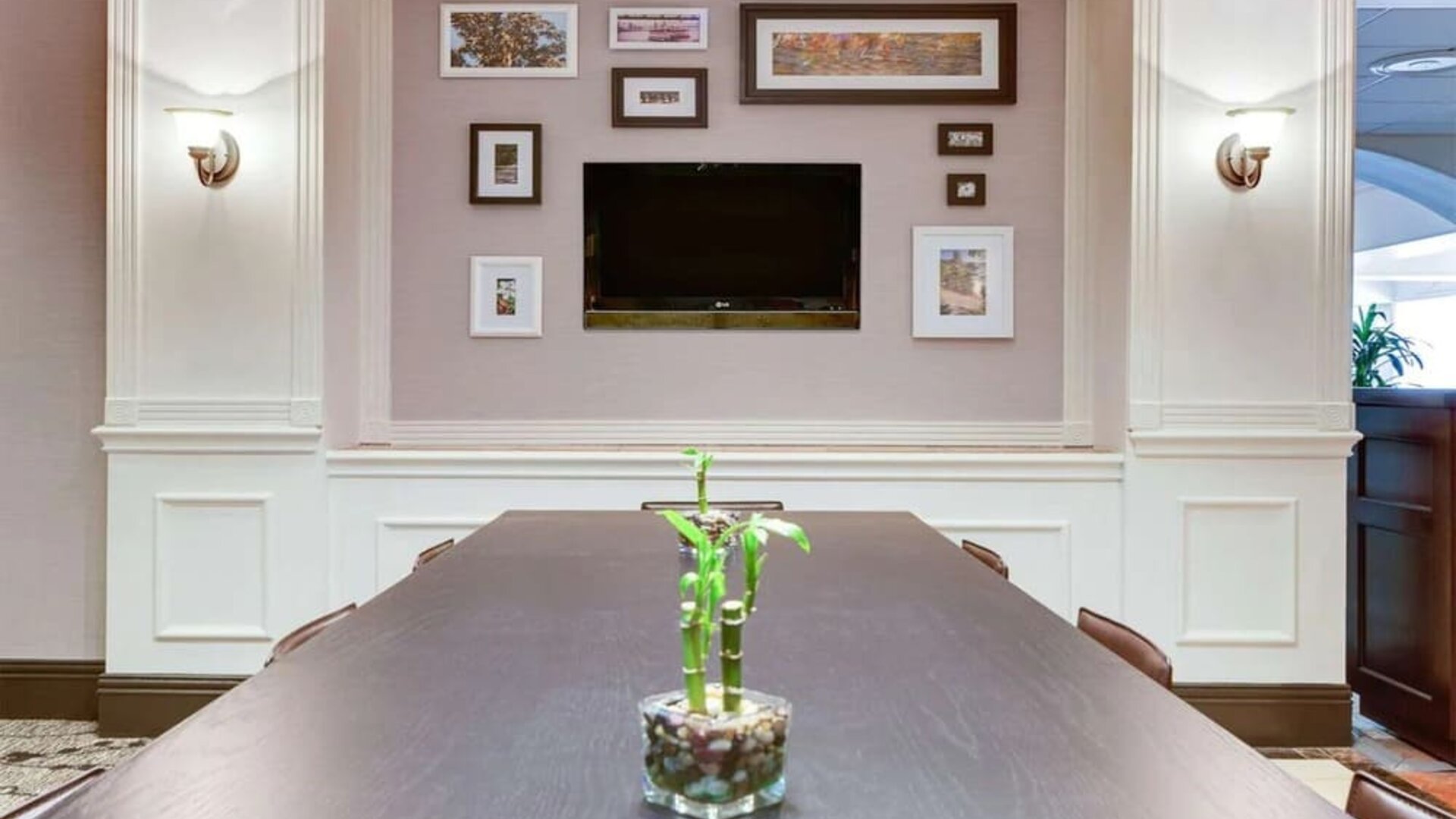 Professional meeting area at Sonesta Atlanta Northwest Galleria.