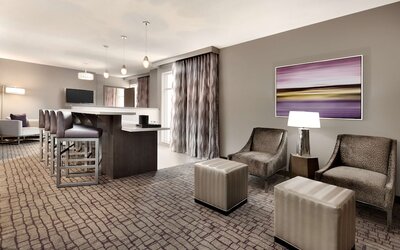 Embassy Suites by Hilton Charlotte Uptown 