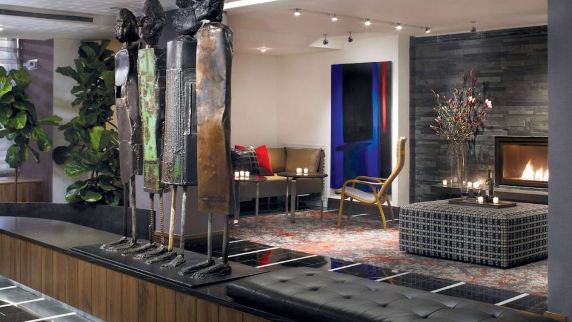 The hotel’s lobby is furnished with stylised sculptures, as well as comfortable seating close to a fireplace.