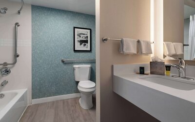 Doubletree by Hilton Hotel Norfolk Airport