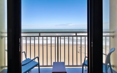 Holiday Inn Express & Suites VA Beach Oceanfront by IHG