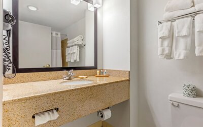 Country Inn & Suites by Radisson, Newport News South, VA