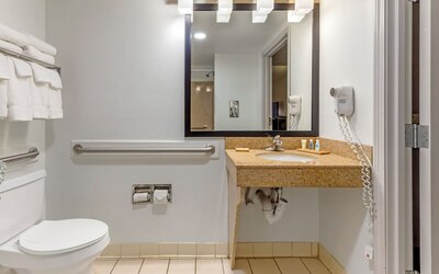Country Inn & Suites by Radisson, Newport News South, VA