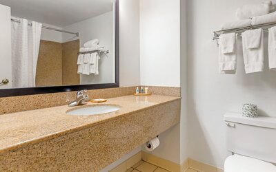 Country Inn & Suites by Radisson, Newport News South, VA