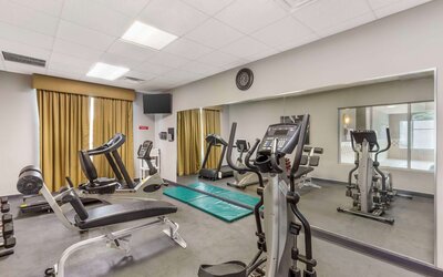 Country Inn & Suites by Radisson, Newport News South, VA