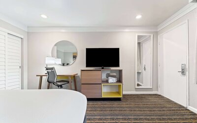 Days Inn by Wyndham San Diego Hotel Circle