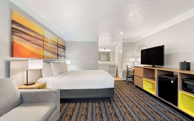Days Inn by Wyndham San Diego Hotel Circle