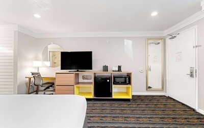 Days Inn by Wyndham San Diego Hotel Circle