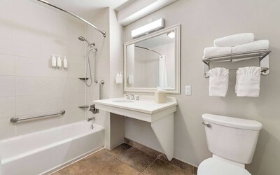 Days Inn by Wyndham San Diego Hotel Circle