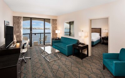 Hilton San Diego Airport/Harbor Island