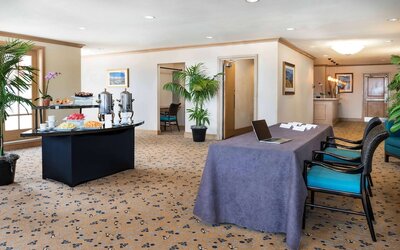 Hilton San Diego Airport/Harbor Island