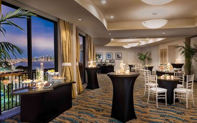 Hilton San Diego Airport/Harbor Island