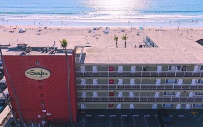 Surfer Beach Hotel