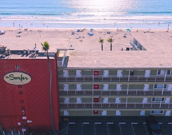 Surfer Beach Hotel