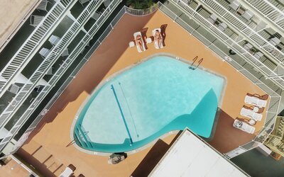 Surfer Beach Hotel