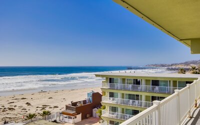 Surfer Beach Hotel