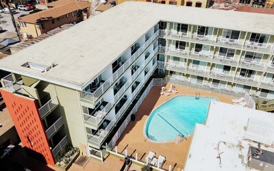 Surfer Beach Hotel