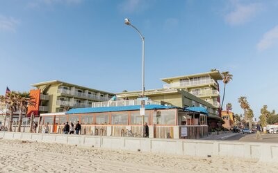 Surfer Beach Hotel