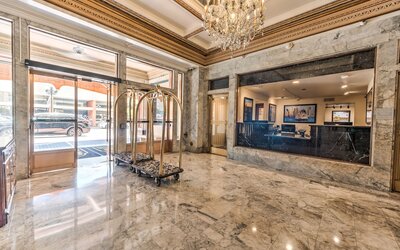 Gaslamp Plaza Suites