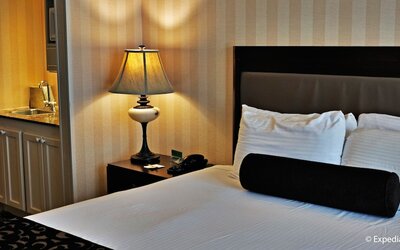 Gaslamp Plaza Suites
