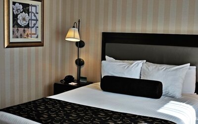 Gaslamp Plaza Suites
