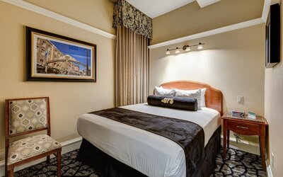 Gaslamp Plaza Suites
