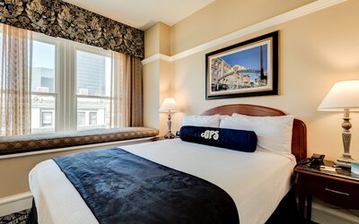 Gaslamp Plaza Suites