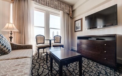 Gaslamp Plaza Suites
