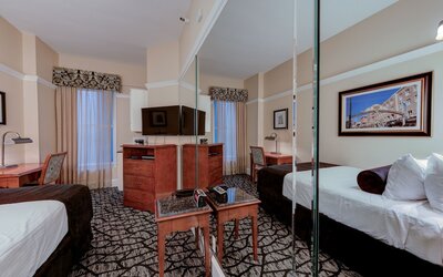 Gaslamp Plaza Suites