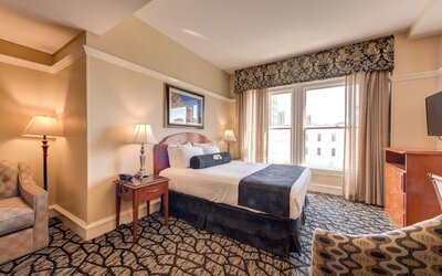 Gaslamp Plaza Suites