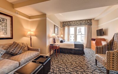 Gaslamp Plaza Suites
