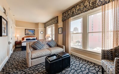 Gaslamp Plaza Suites
