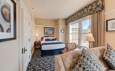 Gaslamp Plaza Suites