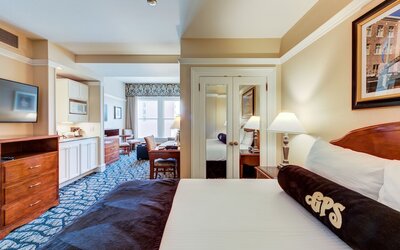 Gaslamp Plaza Suites