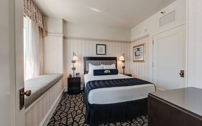 Gaslamp Plaza Suites