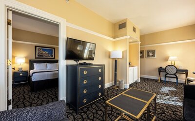 Gaslamp Plaza Suites