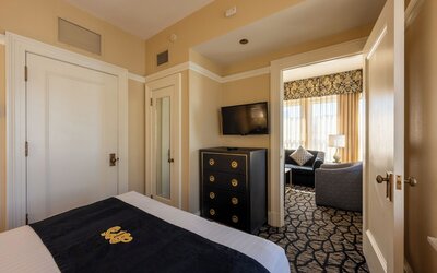Gaslamp Plaza Suites